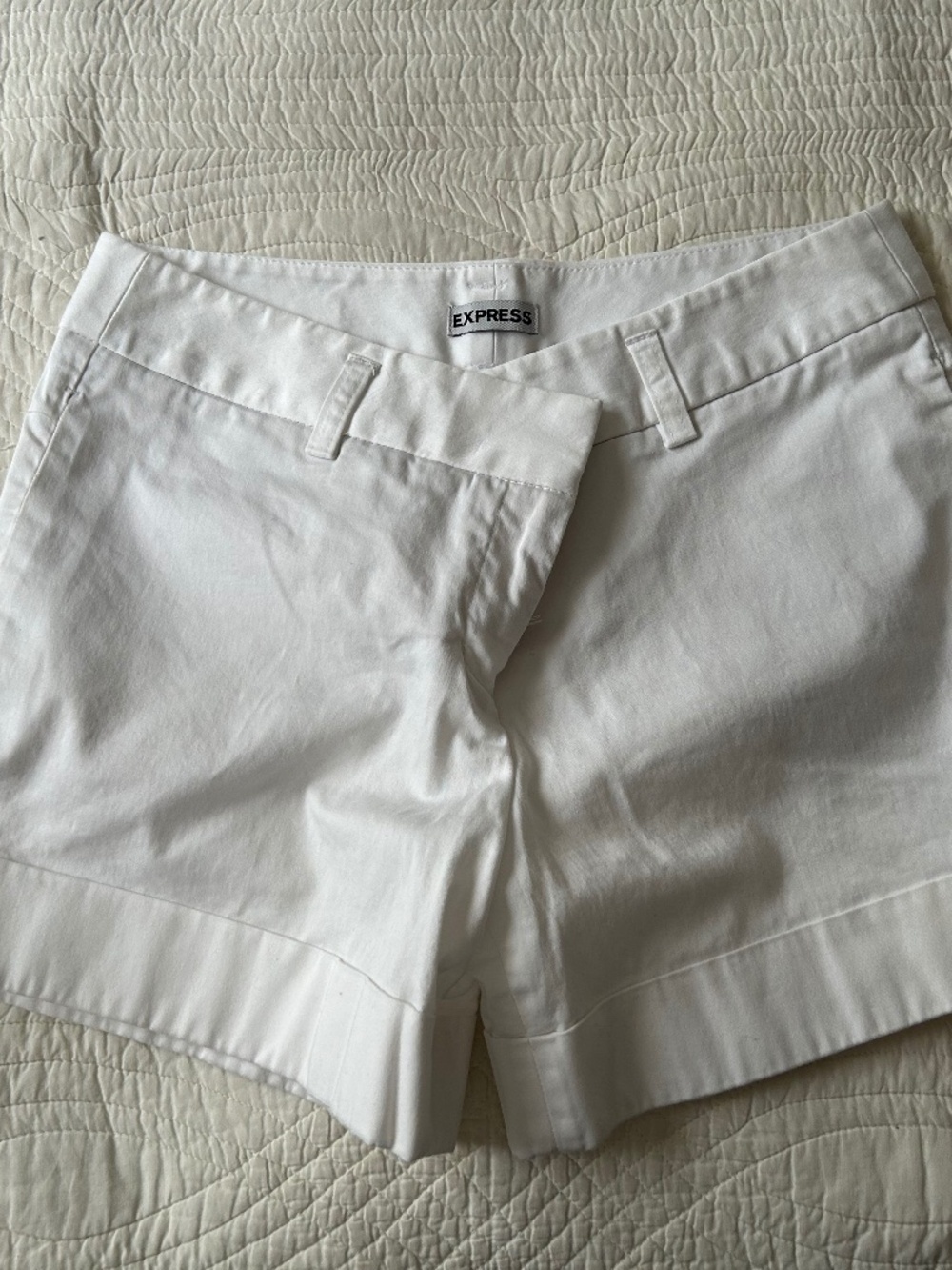 Express women’s white cuffed shorts size 2